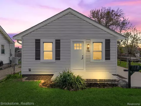 156 W Brickley Ave, Hazel Park, MI 48030