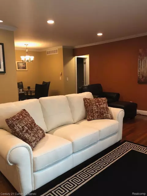 29403 Bobrich St D St, Livonia, MI 48152