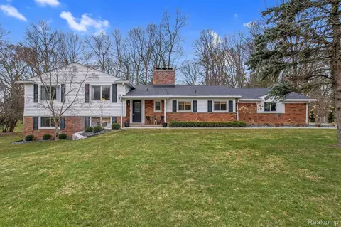 4450 Pine Tree Trl, Bloomfield Township, MI 48302