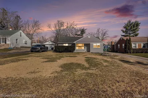 7609 Saint John St, Shelby Township, MI 48317