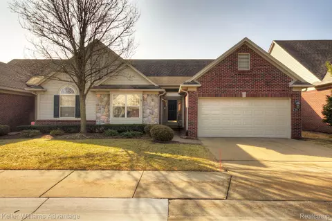 6812 Lexington Ave S, Shelby Township, MI 48317