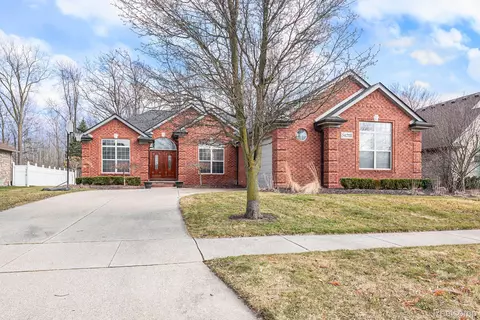 54218 Oconee Dr, Macomb, MI 48042
