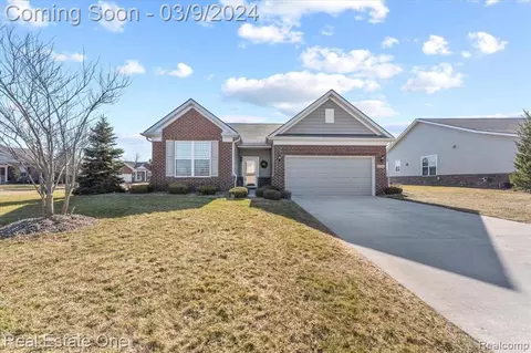 24360 Leelanau Ln, Flat Rock, MI 48134