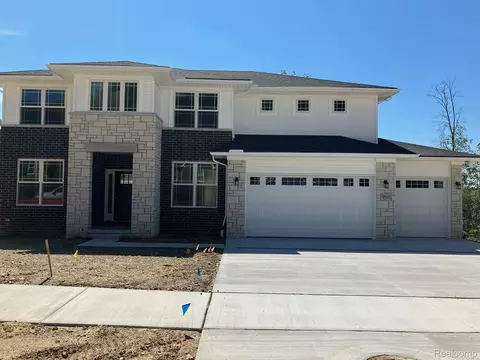9767 Willow Oak Dr, Green Oak, MI 48116