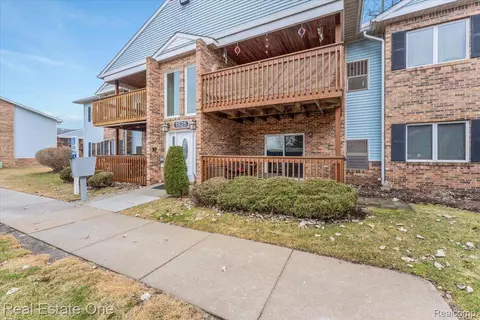 1525 Harbour #74, Trenton, MI 48183