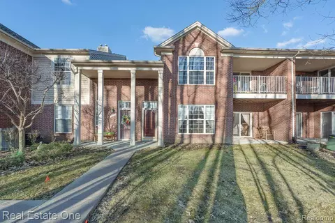 1724 Deepwood Cir #47, Rochester, MI 48307