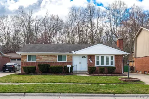38315 Walnut St, Romulus, MI 48174