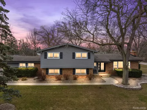 2669 Cheswick Dr, Troy, MI 48084