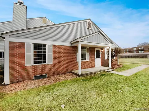 24603 N Meadow Dr, Harrison Township, MI 48045