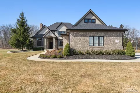190 Ashford St, Brighton, MI 48114