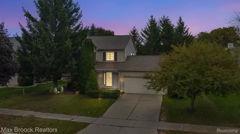 1504 Pond View Dr, Wixom, MI 48393
