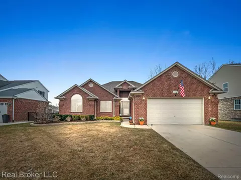 51301 Brushford Dr, Chesterfield, MI 48047