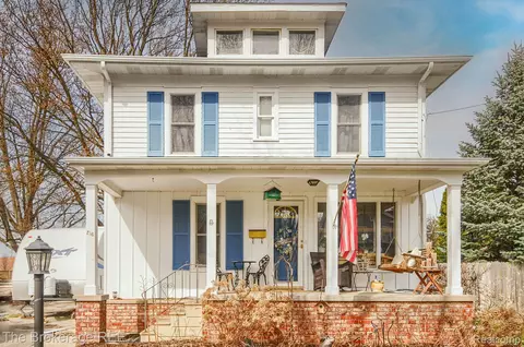 216 W 2nd St, Davison, MI 48423