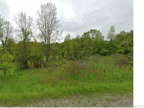 9011 White Lake Rd, White Lake, MI 48386