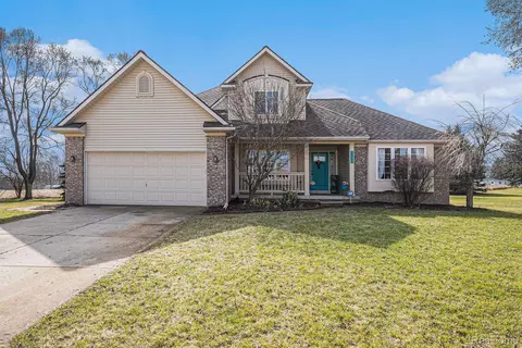 2441 Fenton Creek Ln, Fenton, MI 48430