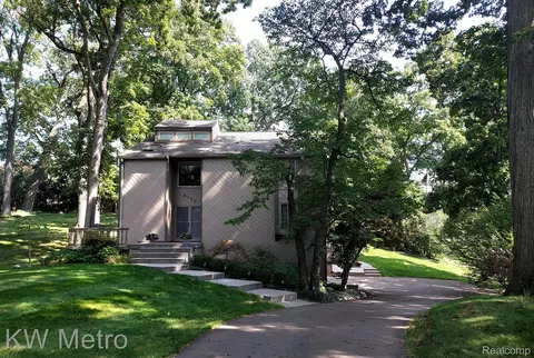4177 Stoddard Rd, West Bloomfield, MI 48323