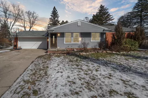 5377 Singer St, Grand Blanc, MI 48439
