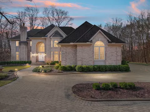 22519 Windermere Crt Ct, Novi, MI 48374