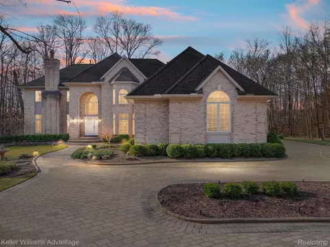22519 Windermere Crt Ct, Novi, MI 48374