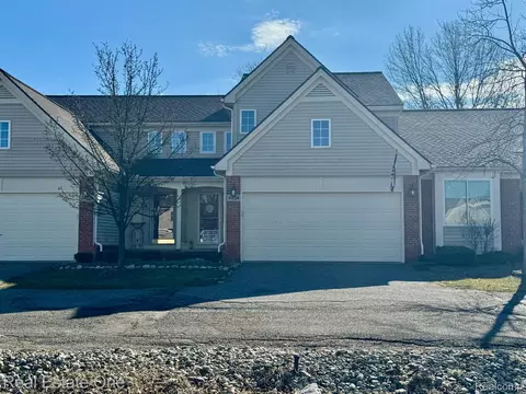 4404 Willow View Crt Ct, Genoa, MI 48843