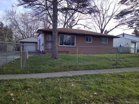 6038 Natchez Dr, Mount Morris, MI 48458