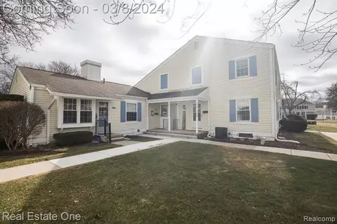 21246 E Glen Haven Cir, Northville, MI 48167