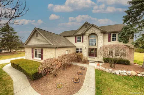 47242 Glastonbury Dr, Canton, MI 48188
