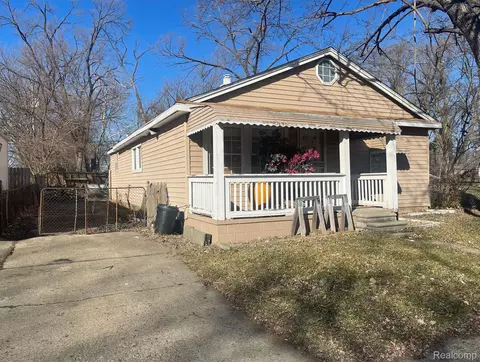 6839 Drake St, Hamtramck, MI 48212