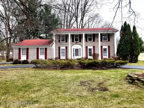 16824 Shrewsbury St, Livonia, MI 48154