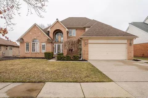 48202 Lincoln Dr, Macomb, MI 48044