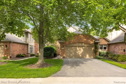 4055 Willoway Place Dr, Bloomfield Hills, MI 48302