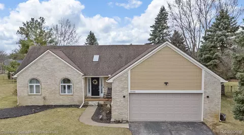 59599 Barkley Dr, Lyon, MI 48165