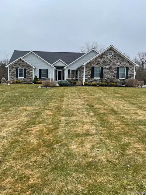 9466 Country Club Ln, Davison, MI 48423