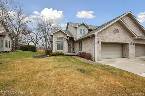 646 Olde Ivy Ln, Genoa, MI 48843