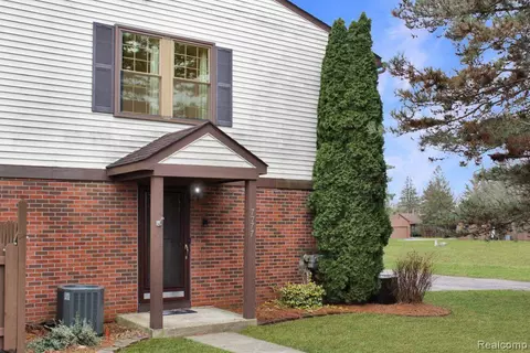 7777 Pontiac Lake Rd, Waterford, MI 48327