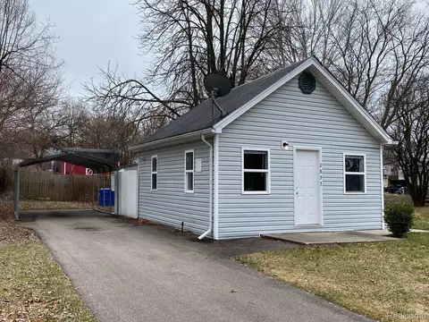 2853 Peerless Ave, Waterford, MI 48328
