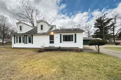 35621 Florence St, Westland, MI 48185