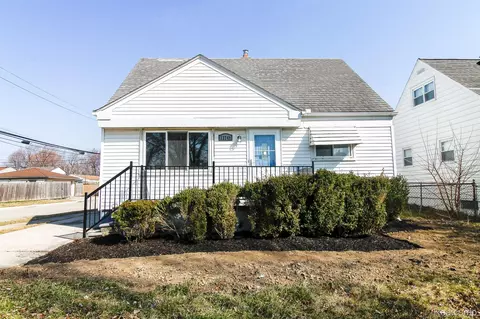 23249 Deziel St, Saint Clair Shores, MI 48082