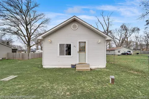 63 Myrick St, White Lake, MI 48386