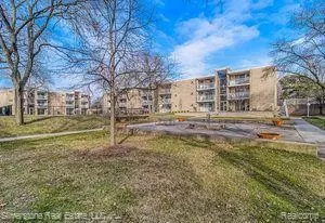 4921 Crooks Rd #M1, Royal Oak, MI 48073
