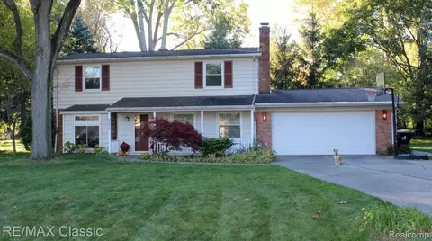 29915 Old Bedford St, Farmington Hills, MI 48331
