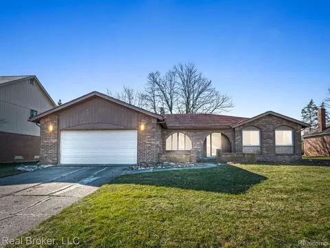823 Wesley Dr, Troy, MI 48098