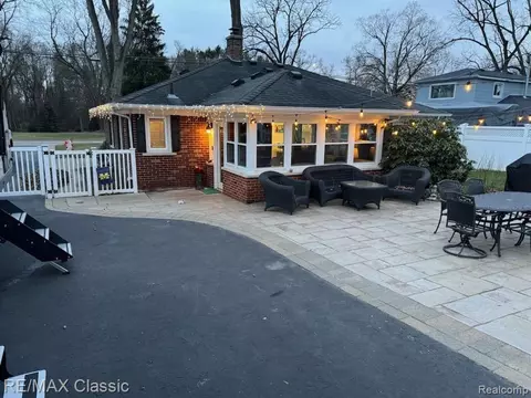 941 Atlantic St, Milford, MI 48381
