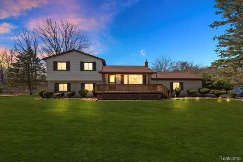 5281 Oak Park Dr, Independence, MI 48346