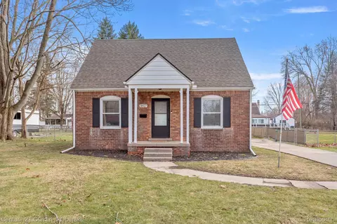 31927 Rosslyn Ave, Garden City, MI 48135
