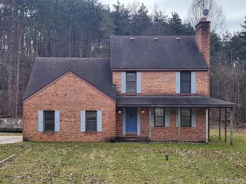 13228 Dunham Rd, Hartland, MI 48353