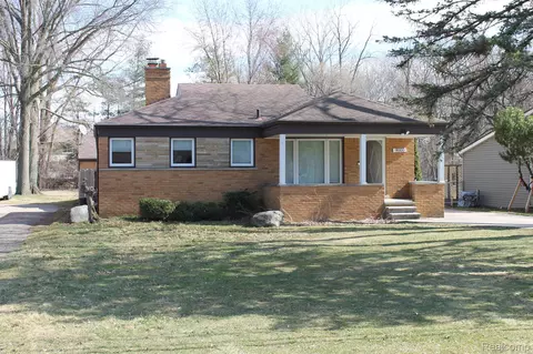 9000 Cardwell St, Livonia, MI 48150