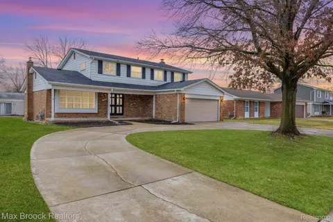 16925 Crescent Dr, Southfield, MI 48076