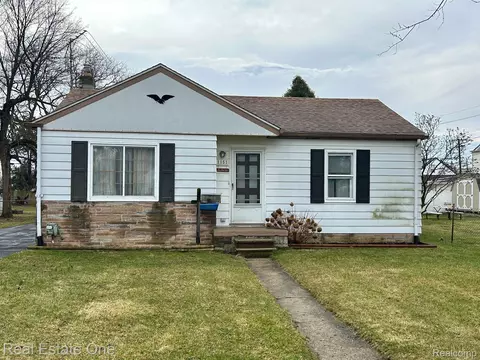 1151 La Salle Ave, Waterford, MI 48328