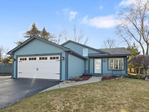 1192 Keble Ln, Oxford, MI 48371